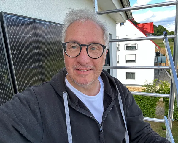 Elektriker bei der Montage